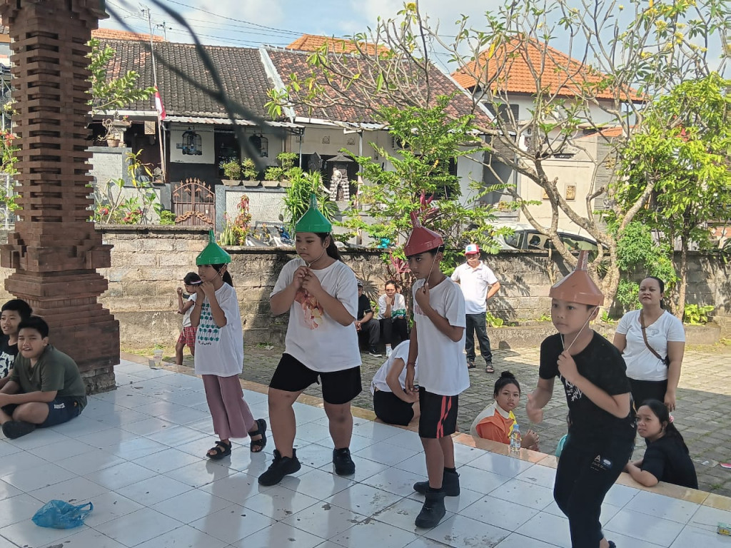 Menyenangkan dan Menantang! Potret Semangat Anak-Anak Ikuti Lomba Unik Cukurukuk